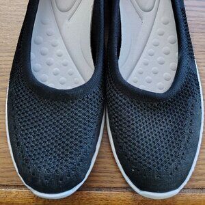 Easy Spirit Brand | Slip Ons | Black Mesh w/ White Bottom | Size 11